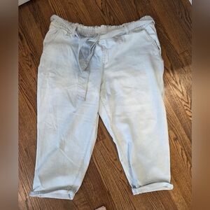 Mid Rise Boyfriend Capri